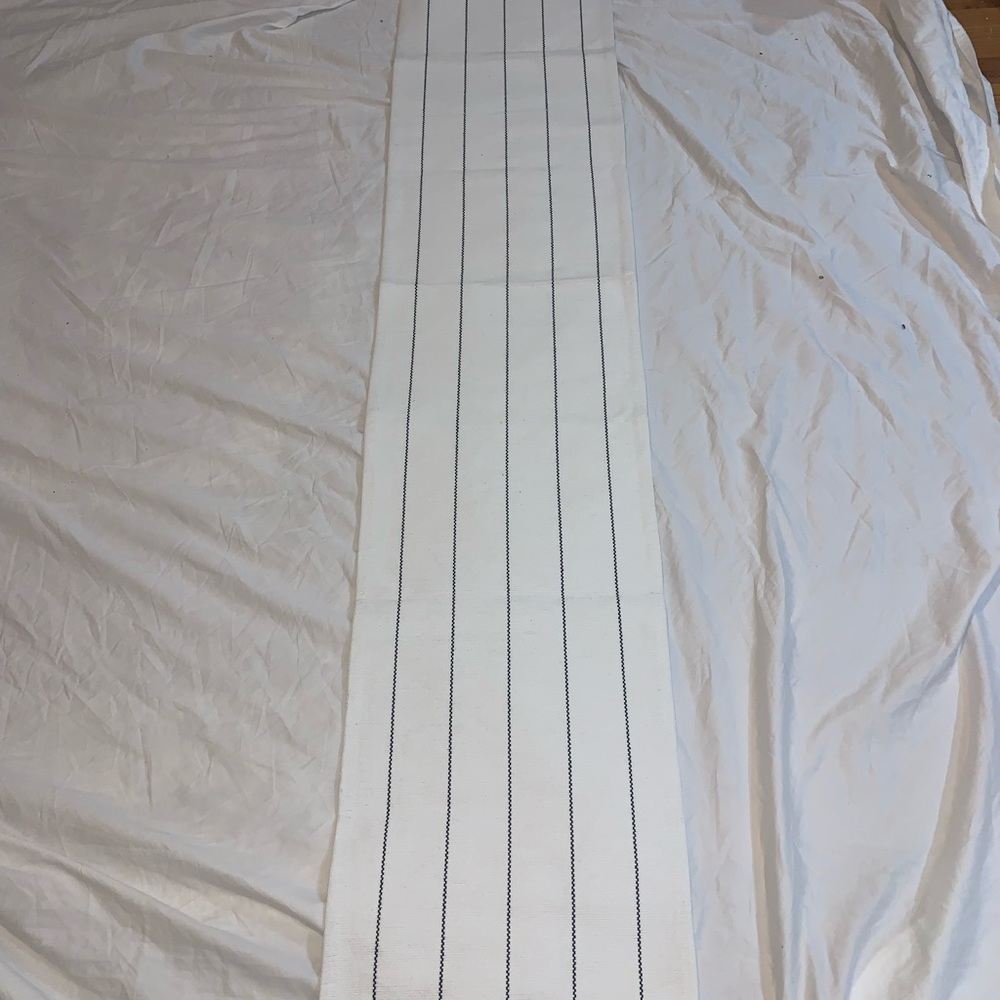 Table runner - Picture 1 of 4